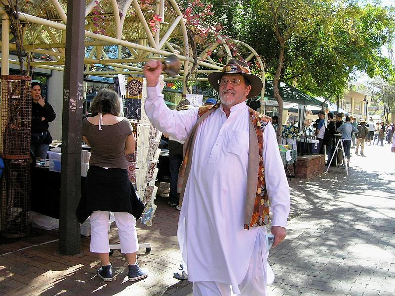 Stadtschreier von Alice Springs.jpg - Marktschreier in Alice Springs